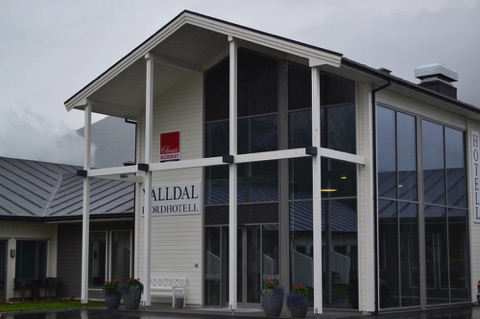 Valldal Fjordhotell exterior